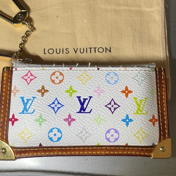 LOUIS VUITTON Key Pouch - Picture 4 of 9
